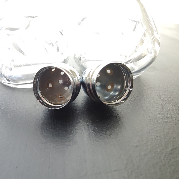 Vintage crystal Pinwheel salt and pepper shakers 🧂| made in western Germany - Picture 14 of 16